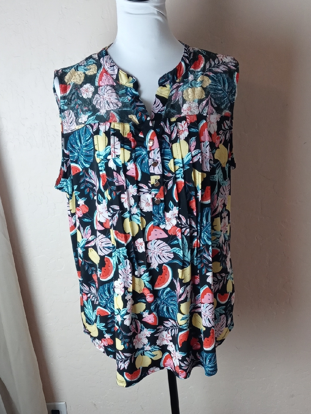 Ava & Grace Black Tropical Print Sleeveless Shirt